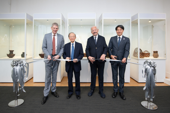 The officiating guests included Dr Florian Knothe, Mr Alfons Knauf, Dr. Simon Kwan and Ambassador Miura Jun (from left to right).
 